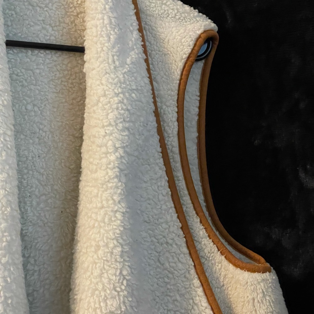 Furry Vest - Picture 2 of 3